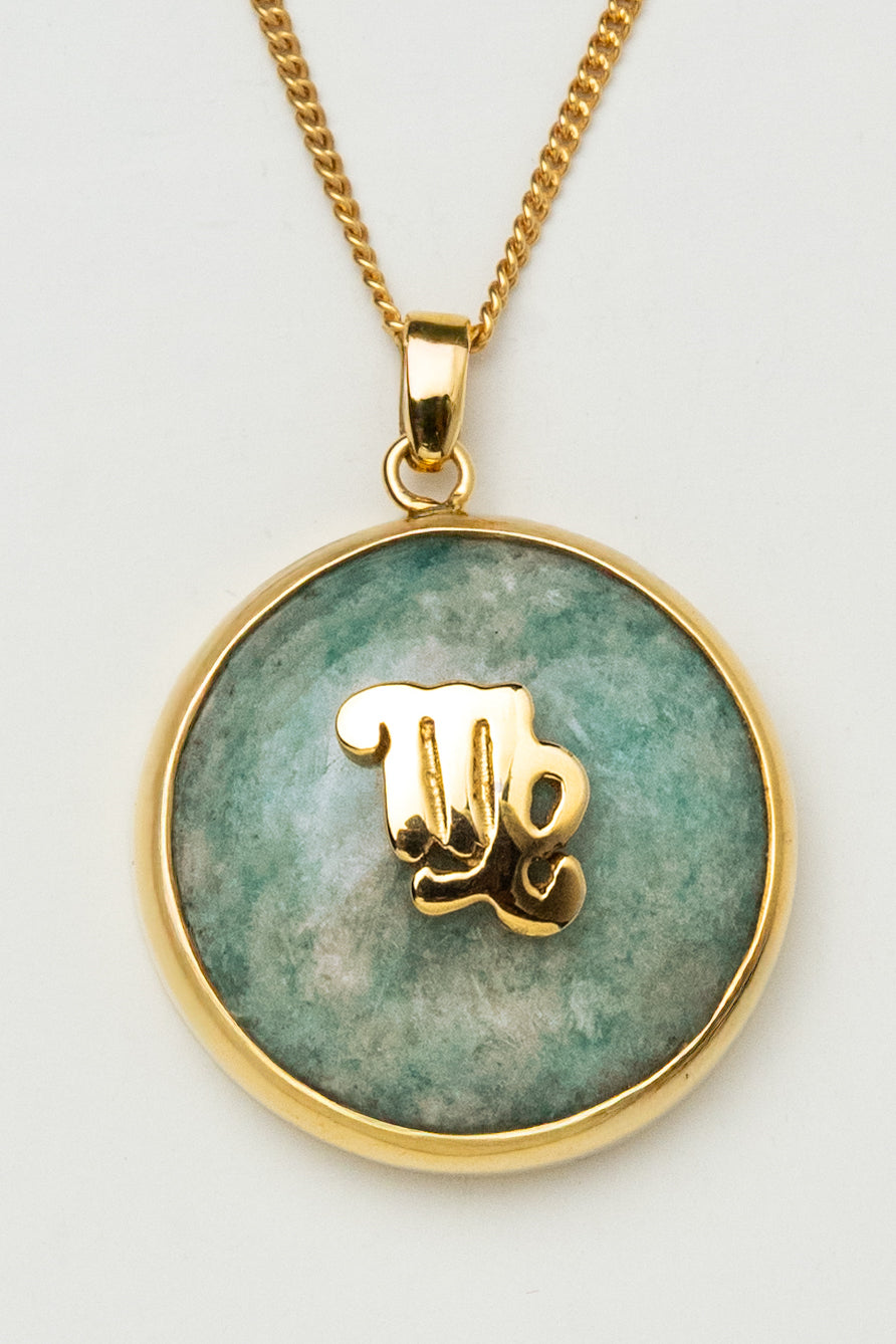 Virgo zodiac pendant: amazonite cabochon and 14K Gold Vermeil.
Amuleto de Virgo: amazonita cabujón y 14K Gold Vermeil.