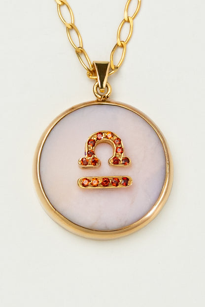 Libra zodiac pendant: pink opal cabochon and orange sapphire.

Amuleto de Libra: ópalo rosa cabujón y zafiro naranja.