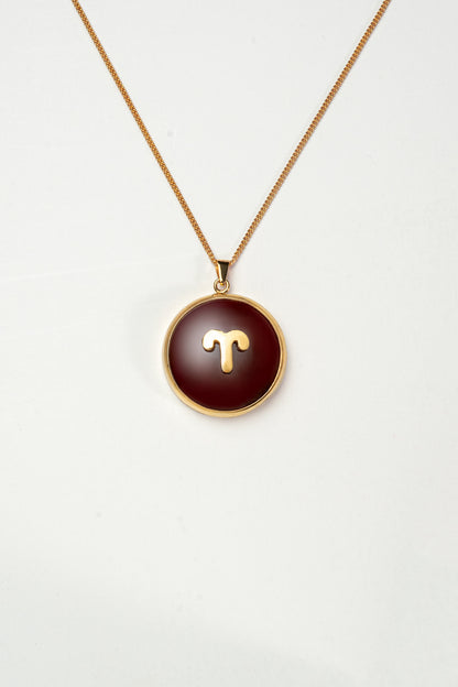 Aries zodiac pendant: carnelian cabochon and 14K Gold Vermeil.

Amuleto de Aries: cornalina cabujón y 14K Gold Vermeil.
