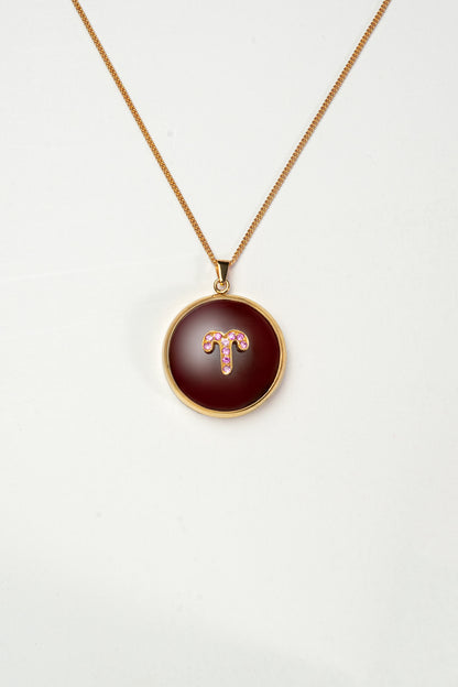 Aries zodiac pendant: carnelian cabochon and pink spinel.

Amuleto de Aries: cornalina cabujón y espinela rosa.