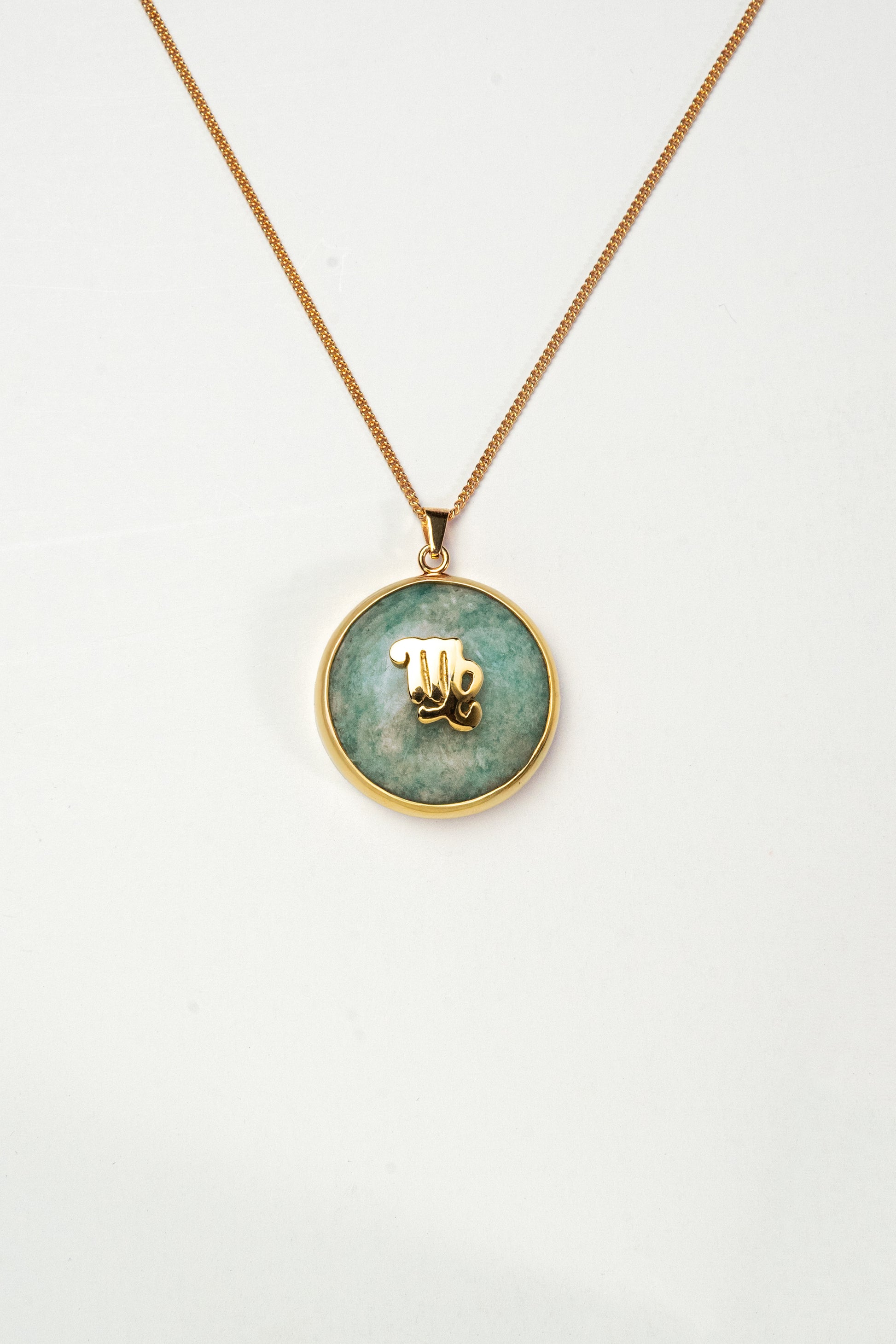 Virgo zodiac pendant: amazonite cabochon and peridot.

Amuleto de Virgo: amazonita cabujón y peridoto.